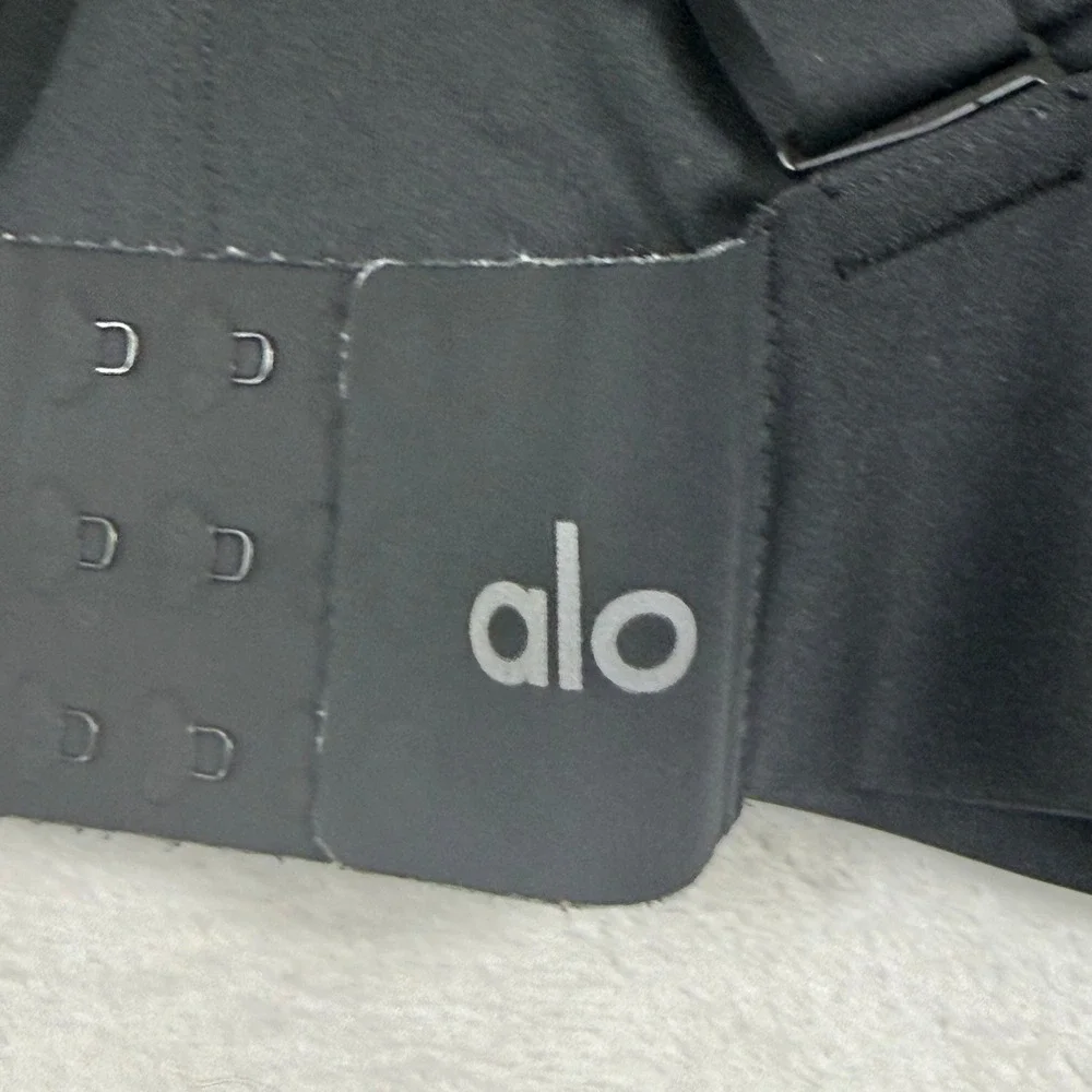 ALO Yoga size tag
